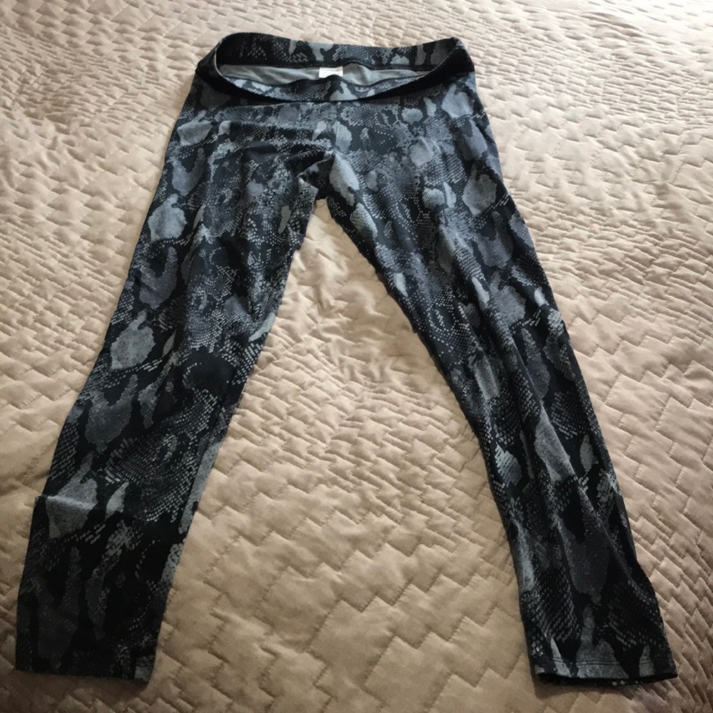 Pink snake print legging.